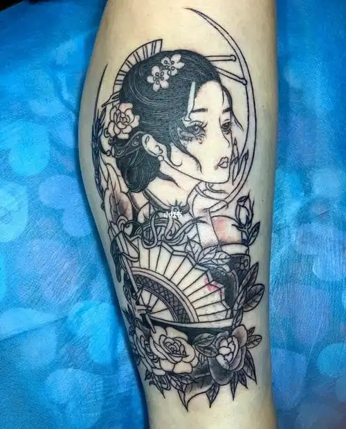 小腿纹身艺妓