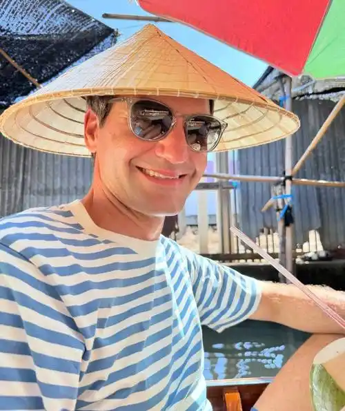 前瑞士知名网球运动员罗杰·费德勒赴泰旅游!国外网友热情欢迎!