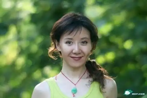 总说某某像静白师太,其实赵千紫年轻时候挺好看的