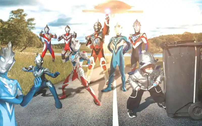 小朋友因要玩垃圾桶和不认识奥特曼,拒绝了奥特曼家族去光之国玩耍的