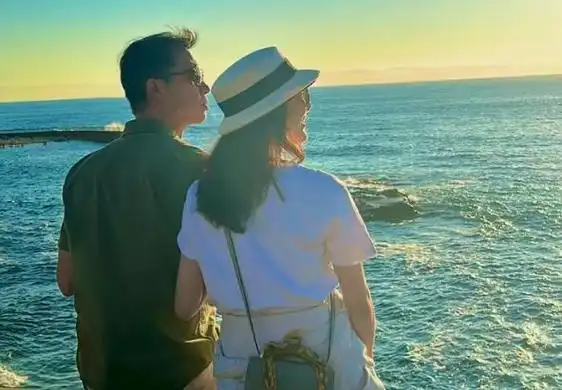 李依晓晒甜蜜假期照 官宣帅气男友恋情超配对