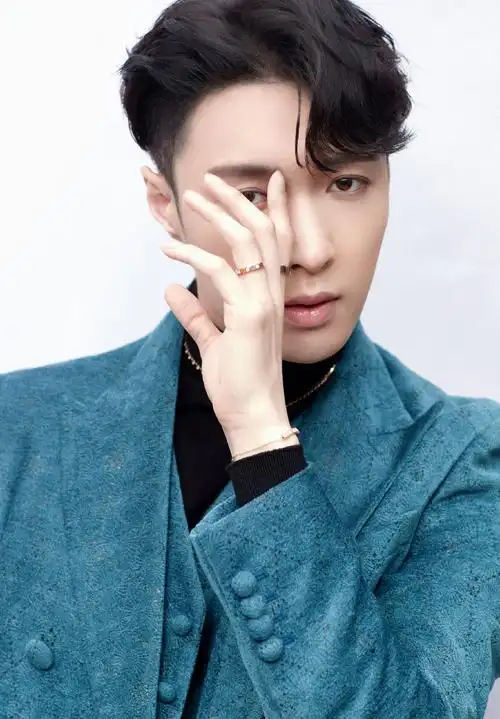 张艺兴相关图片