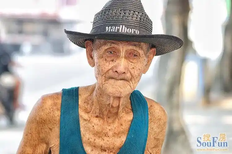 主题:看了让人心疼的90岁乞讨老人