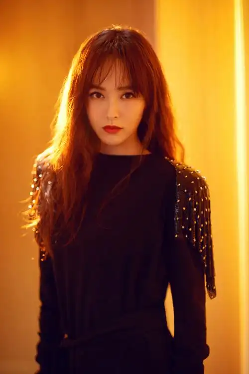 唐嫣婚后发型更酷了!换款披肩直发满满的女人味,美得差点认不出