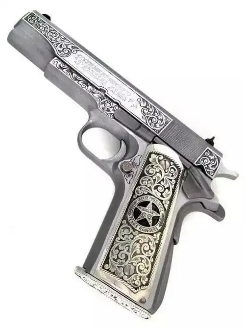 暴力美学的极致这么精美的雕花手枪是男人都想要
