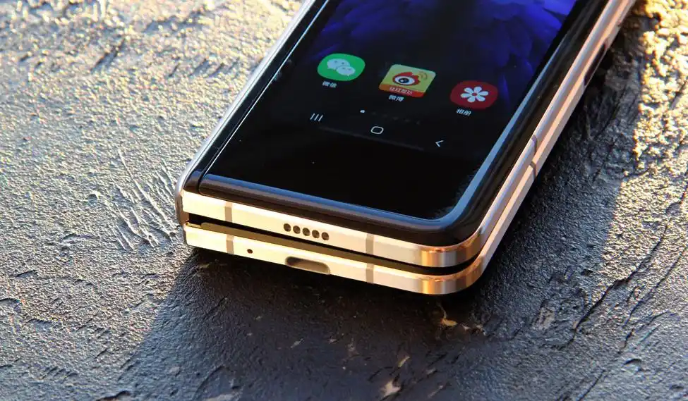 [视频]心系天下三星w20 5g体验:集"折叠屏 5g"于一身的机型