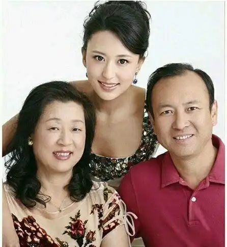 张蕾40岁美如少女,看不出已经结婚生子,难怪老公对她一见钟情