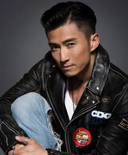 tvb小生陈山聪宣布11月迎娶圈外女友未婚妻apple旺夫得人心