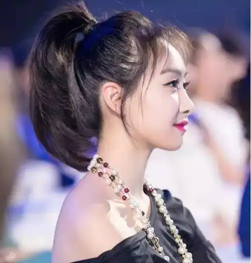 脸大脸方脸胖的女生,这样扎马尾辫才最好看!