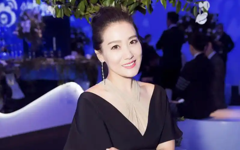 军旅歌手谭晶简介(谭晶丈夫邓中翰)