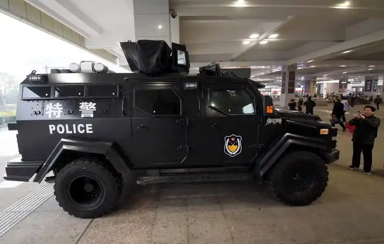 装甲防暴车"进驻"杭州火车站【3】