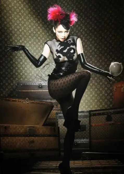 众女星赤裸上阵拍慈善大片 谁最性感你来判/组图