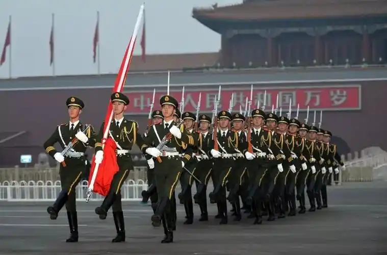 超燃今早天安门广场升旗仪式首次由解放军执行仪仗队全新亮相