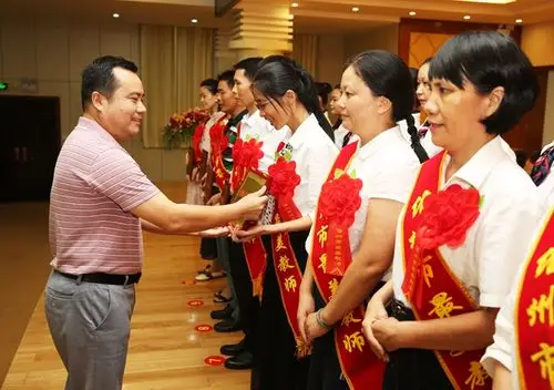 教师节:我市表彰一批教育先进典型(配组图)