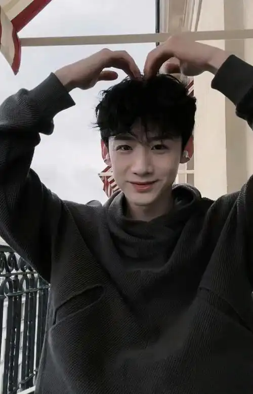 白敬亭向东北灾区捐赠物资##芒果娱乐