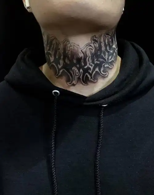 脖子花体字纹身图片颈部花体字纹身图案