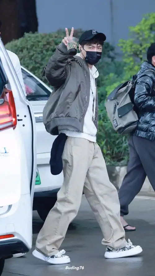 张艺兴lauv新歌rb2u