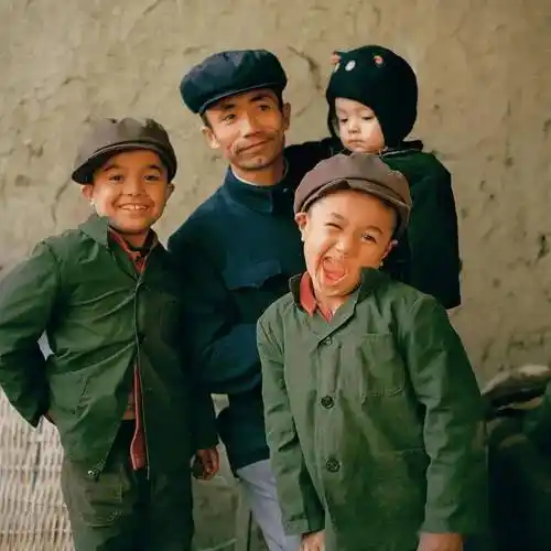 你好,小朋友:日本摄影师镜头下的八十年代儿童_中国_秋山亮_照片