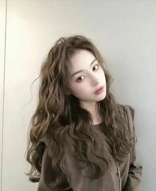 慵懒法式羊毛卷可甜美可复古慵懒法式烫发