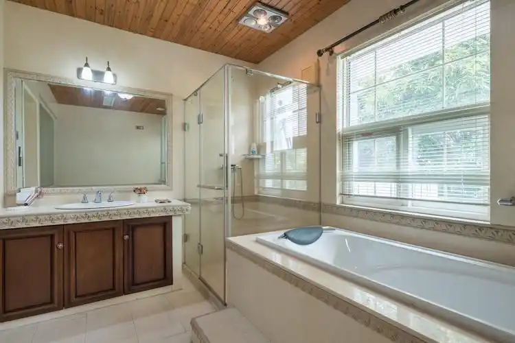 别墅一共5个浴室,全部可以淋浴