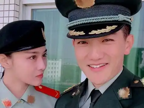 张馨予政审为啥能过 何捷从什么时候喜欢张馨予主动追求的吗