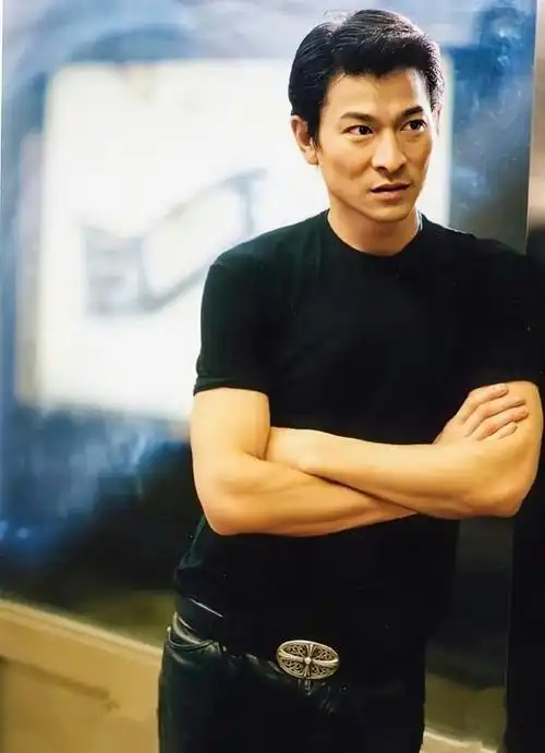 基因能有多偏心这7位明星与兄弟姐妹根本不像一个妈生的