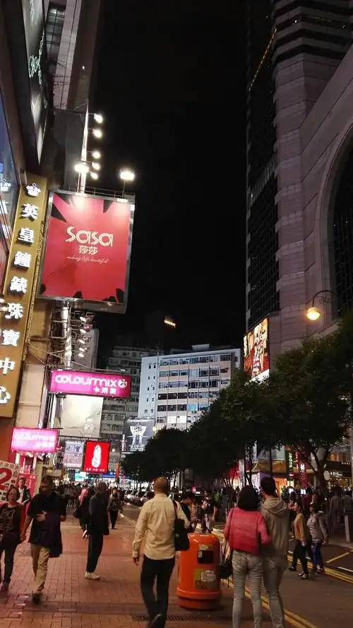 铜锣湾的夜景.商业大街.像我们的王府井,西单.