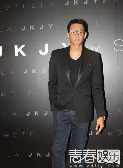 陈建州 青春娱乐网5月18日讯台湾艺人黑人(陈建州)以及内地知名潮男