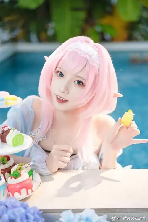 崩坏3超话#爱莉希雅##粉色妖精小姐##泳装#cos超话说起粉色头发女孩