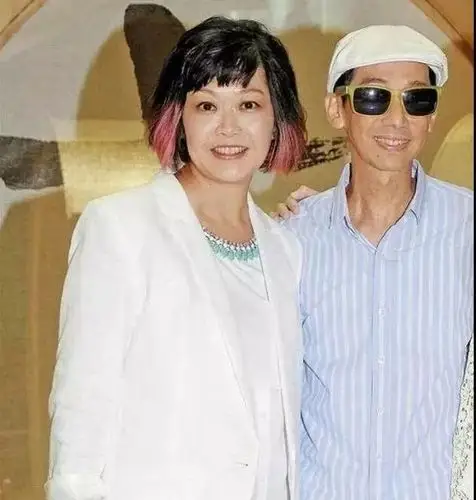 黄子华55岁鬼才拍档患癌离婚送前妻千万豪宅7年抗癌终好转