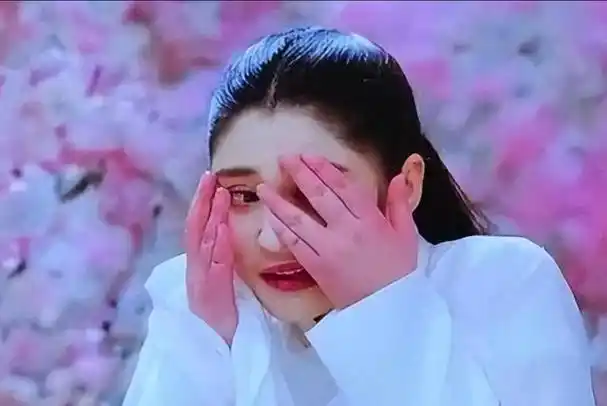 小丑手太减分了这6位女星个个貌美如花却被手拖后腿