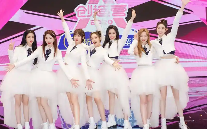 硬糖少女303全员发文,陈卓璇:七个人一起站在山顶