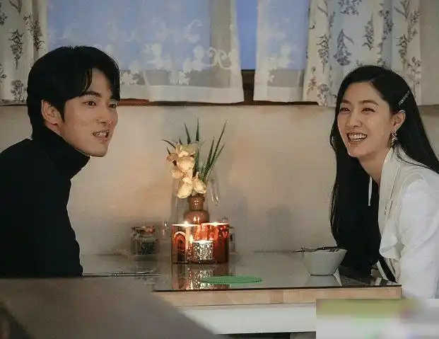 爱的迫降被称月老剧组主角官宣恋爱配角疑似恋情曝光