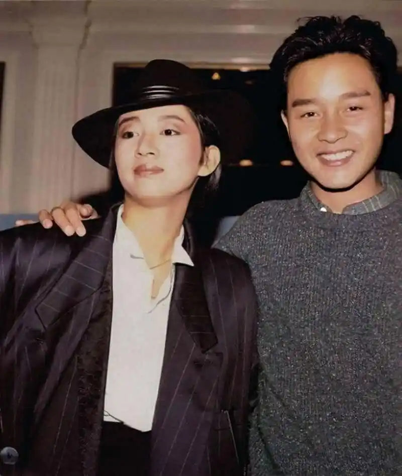 二,张国荣和王祖贤,张国荣和王祖贤合作过好几次,但两人的合影并不是