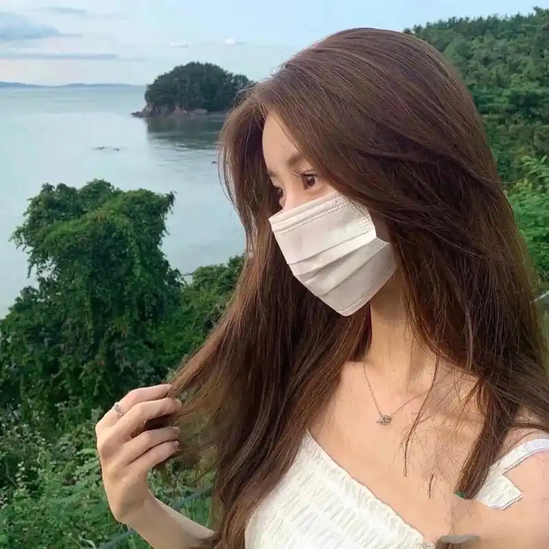 女生戴口罩系列头像 喜欢的礼貌拿图哦