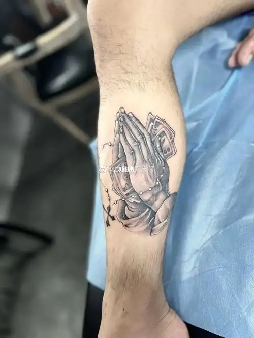 祈祷之手纹身