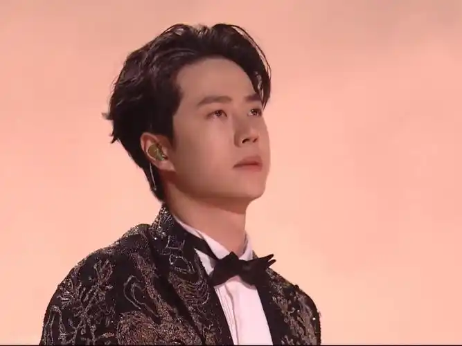 王一博20211231跨年廿舞台首秀