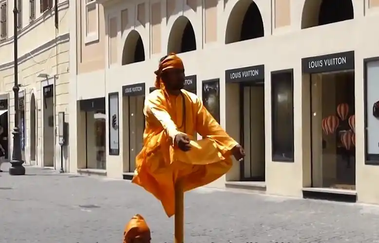 印度神奇的"悬浮术",骗了观众这么多年,内幕终于揭开