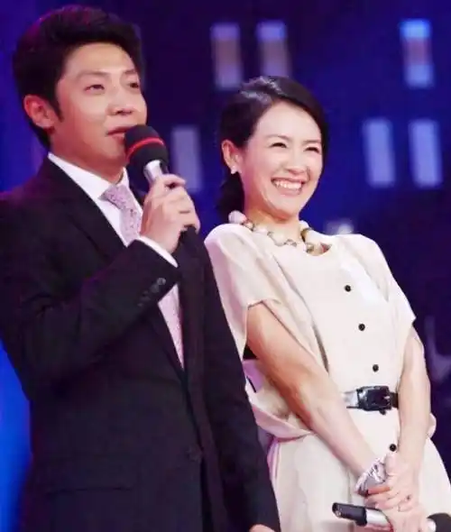 原创原创又是滑雪又是三亚撒贝宁一家多次被偶遇妻子白皙女儿可爱