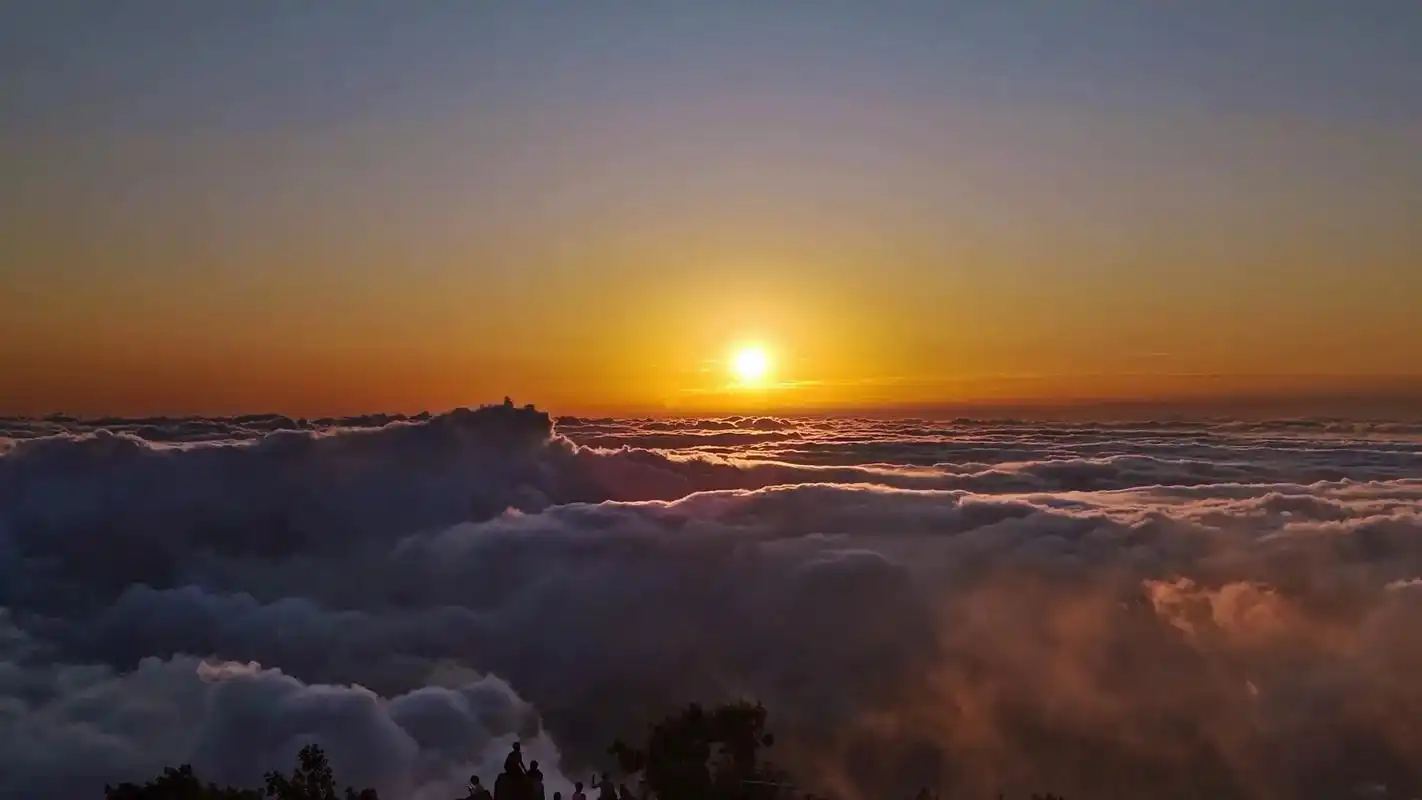 这辈子总要来爬一次泰山吧!一起山顶看日出