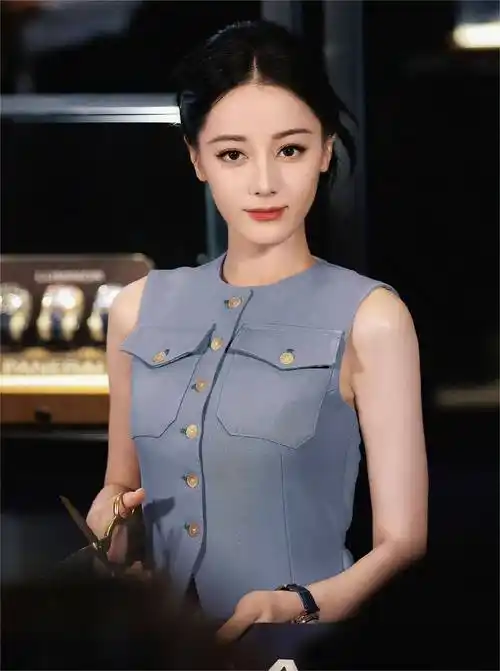 迪丽热巴_肌肤_温泉水