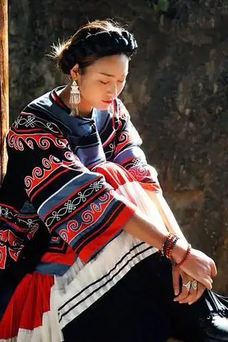 何小慧白坡彝族乡 杨银花白马镇 何旭芳洋溢着幸福笑容的少数民族美女