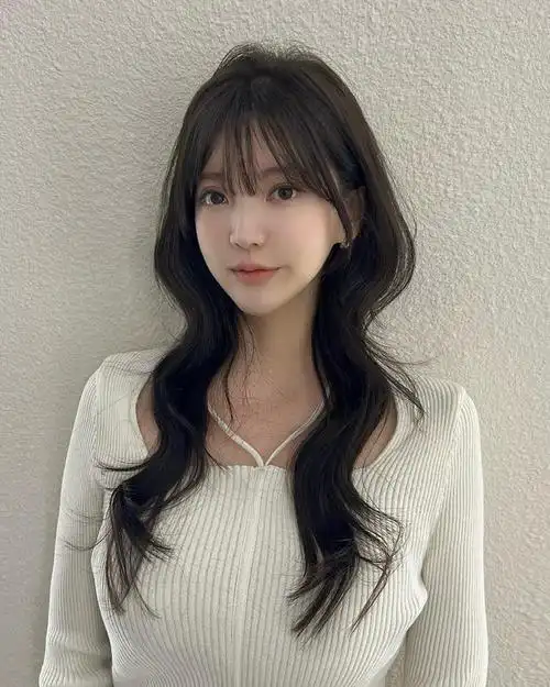 无敌高层次长发:弯度中的时尚与高级|发型|层次感|身材比例_网易订阅