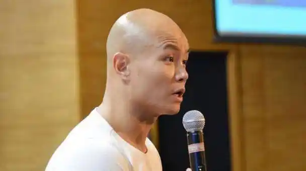 原创从金牌主持人到街头卖艺如今出家为僧乐嘉错在了哪里