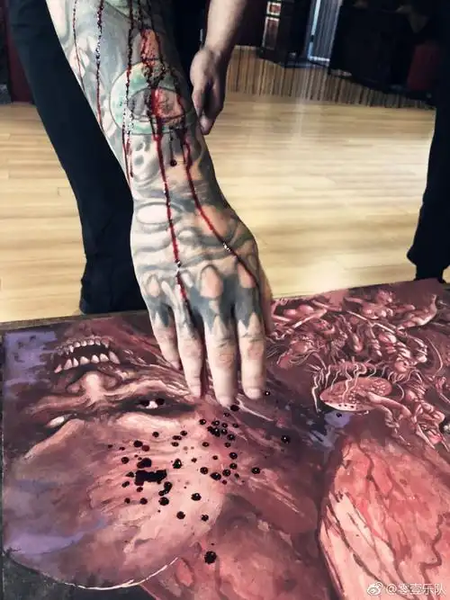 零壹乐队新专辑封面,由纹身大师傅海林手绘完成.这次我用的是真血