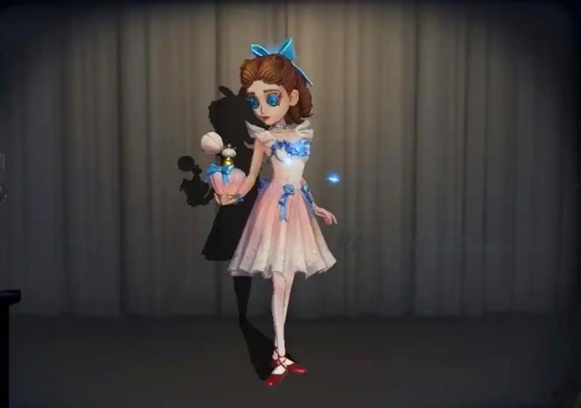 第五人格:浑身仙气飘飘!调香师演绎之星"红菱艳"造型好评