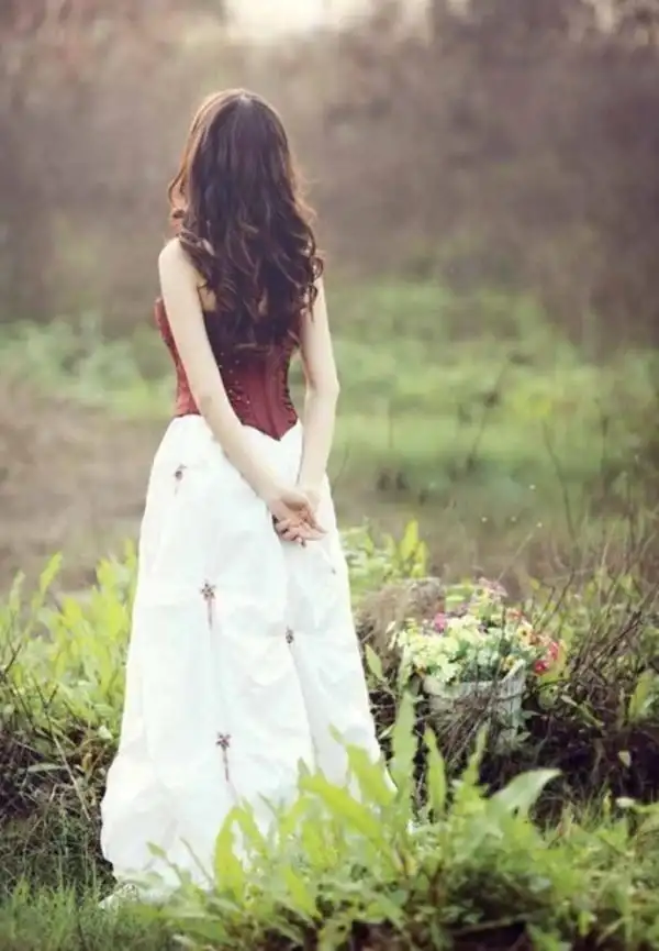 唯美好看森系的女生背影图片用背影勾勒出你的美妙