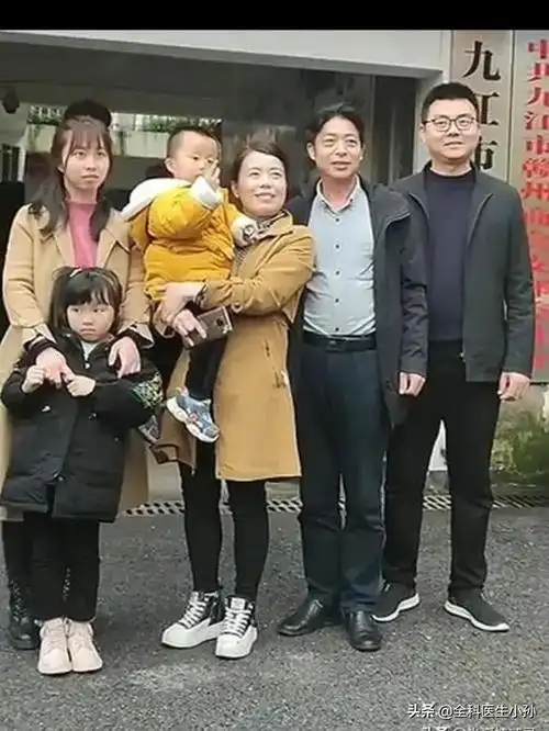 郭威祭祖网友爆说通过照片妻子田静不高兴真是这样的吗