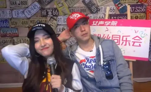 jony j和莫安琪啥关系 举止暧昧女方一脸娇羞两人是男女朋友吗