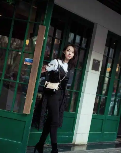 优雅少女宋茜教你凹造型,轻松穿出红毯秀气场,这些画风敢尝试吗_明星